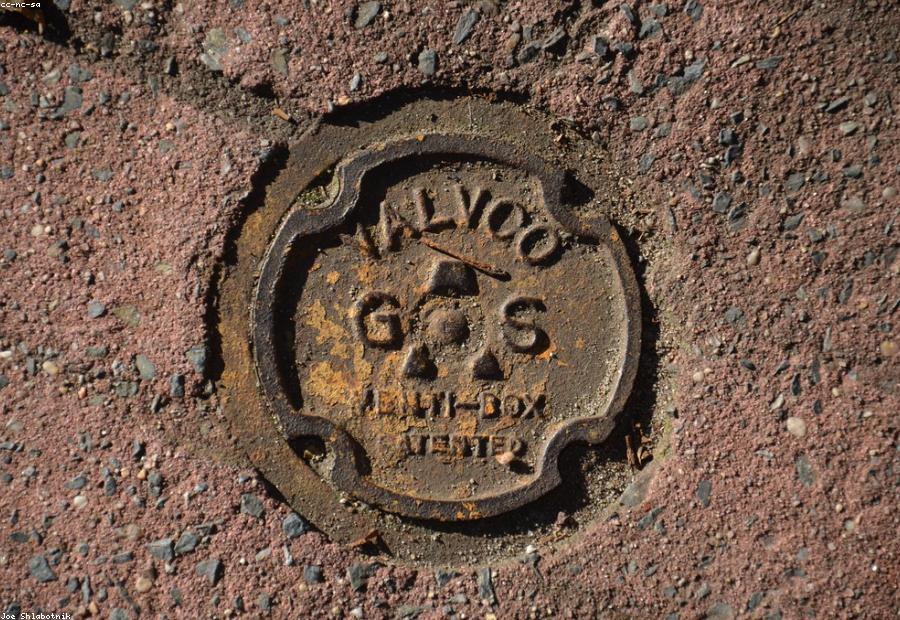 Residential gas meter and shutoff valve at a Dallas home